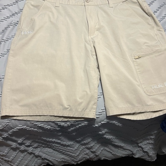 HUK performance fishing cargo shorts used in size XXL Good condition in tan - Picture 5 of 11